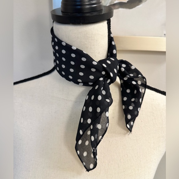 Set of two scarves. Black and white - Picture 4 of 5